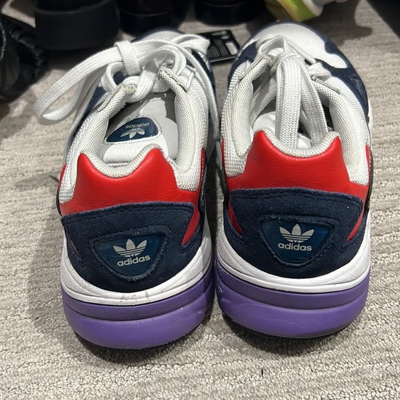 Womens adidas sneakers - Picture 3 of 4